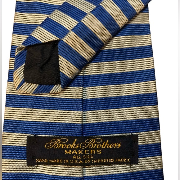 Brooks Brothers 100% silk tie. Palest Ivory & blue horizontal stripes. EUC - Picture 5 of 5